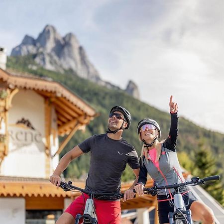 Rene Dolomites Boutique Hotel بوتسا دي فاسّا المظهر الخارجي الصورة